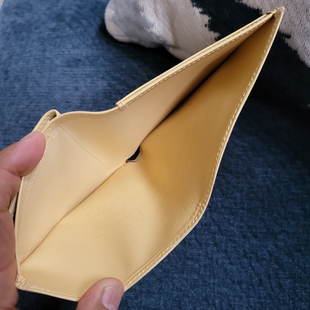 Louis Vuitton Epi Leather Porte Billets Bifold Wallet in Vanilla - Picture 8 of 16